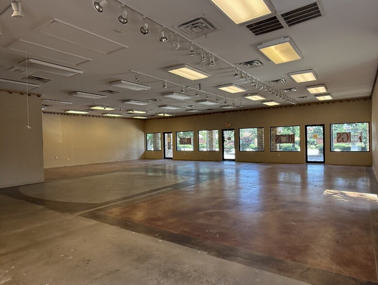 More Photos Of 1619 E Southlake Blvd, Southlake Freestanding For Lease