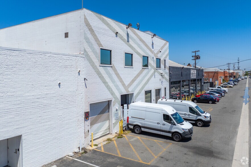 More Photos Of 3317-3325 Exposition Pl, Los Angeles Light Manufacturing For Lease