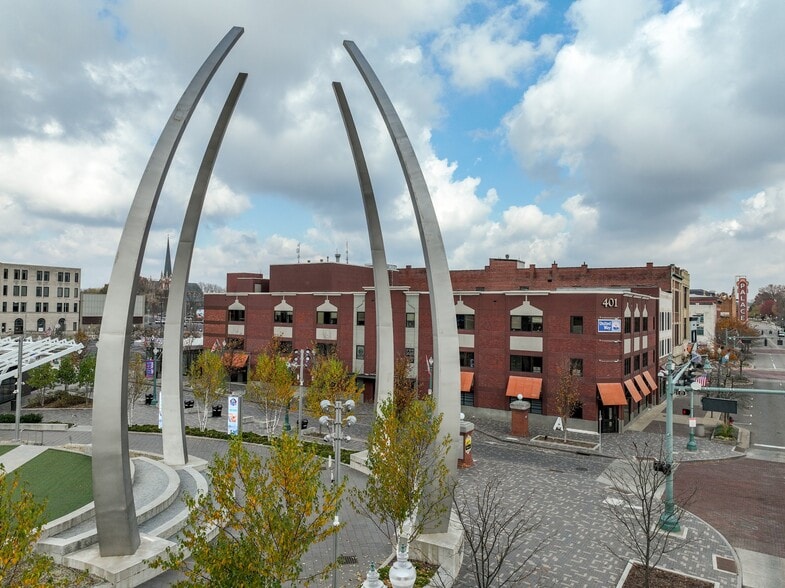 More Photos Of 401 Market Ave N, Canton Office For Lease