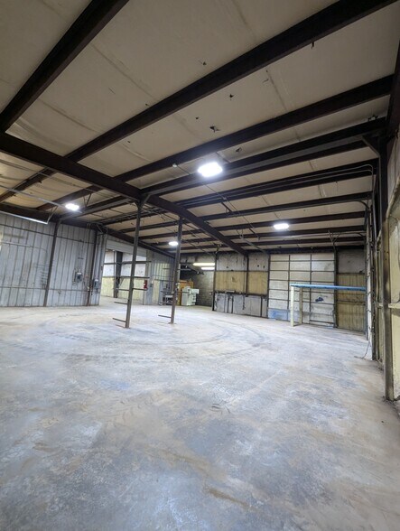 More Photos Of 2234 N Packer Rd, Springfield Manufacturing For Lease