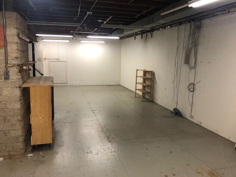 More Photos Of 3504-3506 Ash St, Baltimore Warehouse For Lease