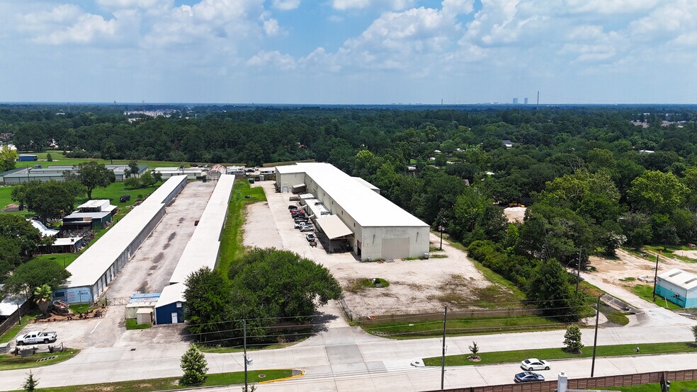 More Photos Of 5510 Spring Stuebner Rd, Spring Warehouse For Lease