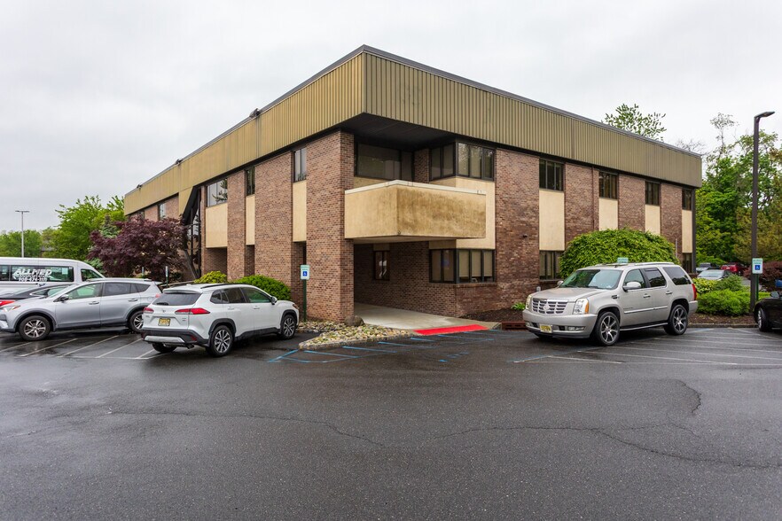 More Photos Of 1139 Spruce Dr, Mountainside Medical For Lease