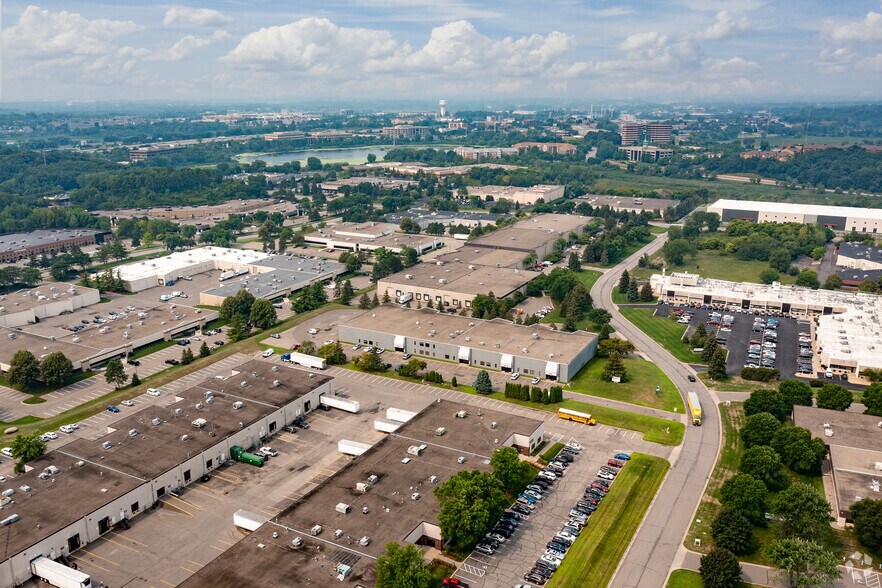 More Photos Of 9815-9855 W 74th St, Eden Prairie Manufacturing For Lease