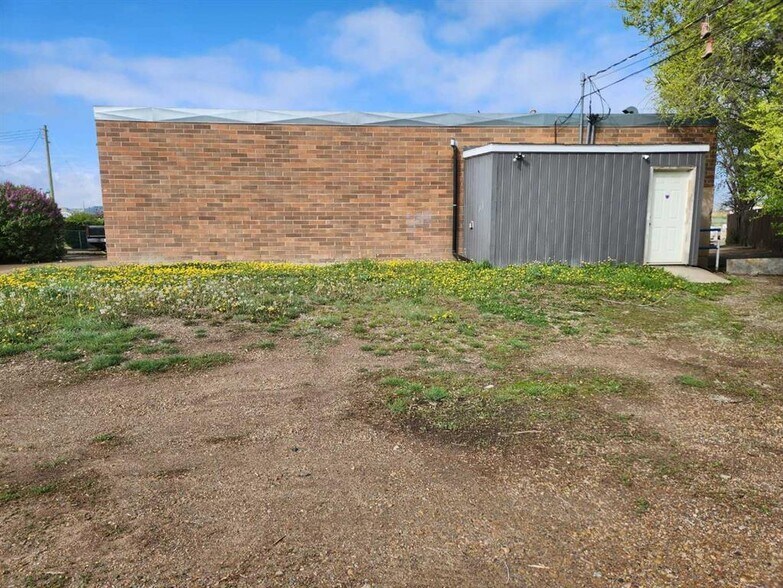 More Photos Of 208 Railway Ave E, Drumheller Convenience Store For Sale