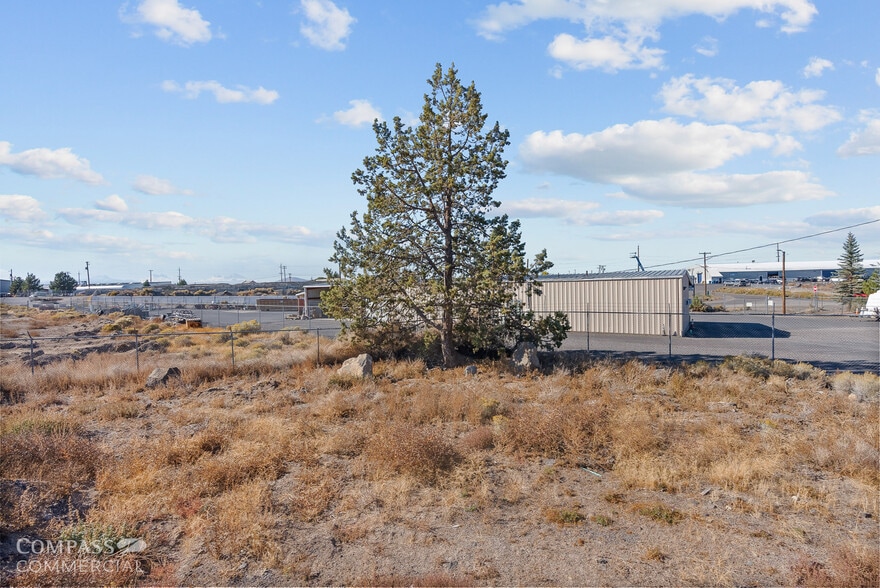More Photos Of 498 SW Veterans Way, Redmond Industrial For Sale