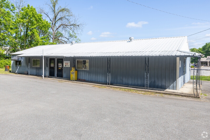 Primary Photo Of 302 W Main St, Waverly General Retail For Sale