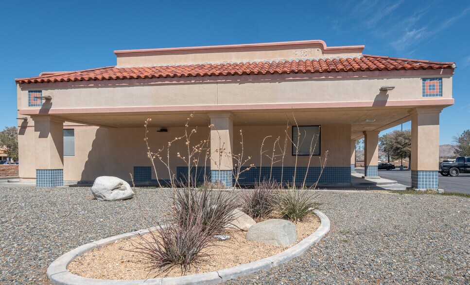 More Photos Of 20236 US Hwy 18, Apple Valley Fast Food For Sale