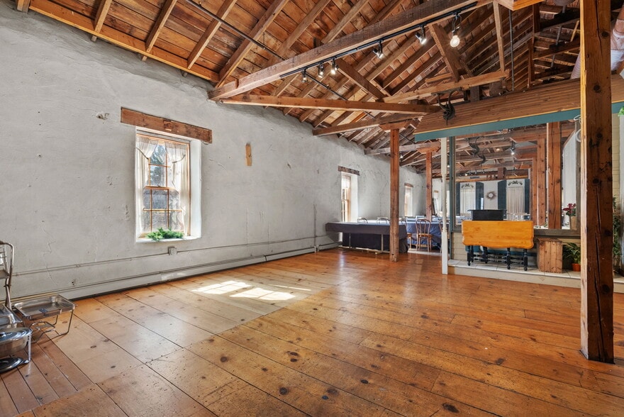 More Photos Of 114 Cramer St, Mazomanie Flex For Sale