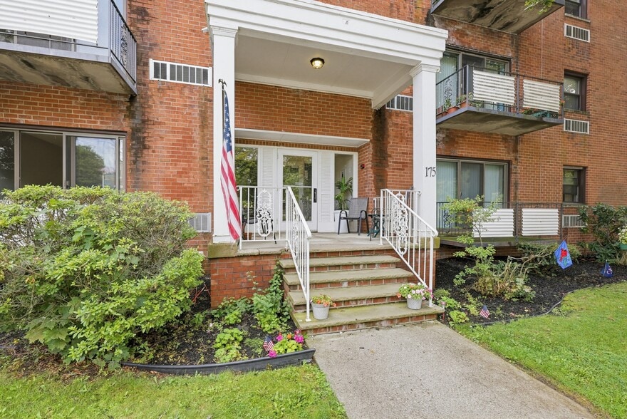 More Photos Of 175 N Vine St, Hazleton Apartments For Sale