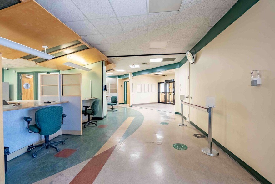 More Photos Of 29 Main St E, Chelmsford Office For Sale