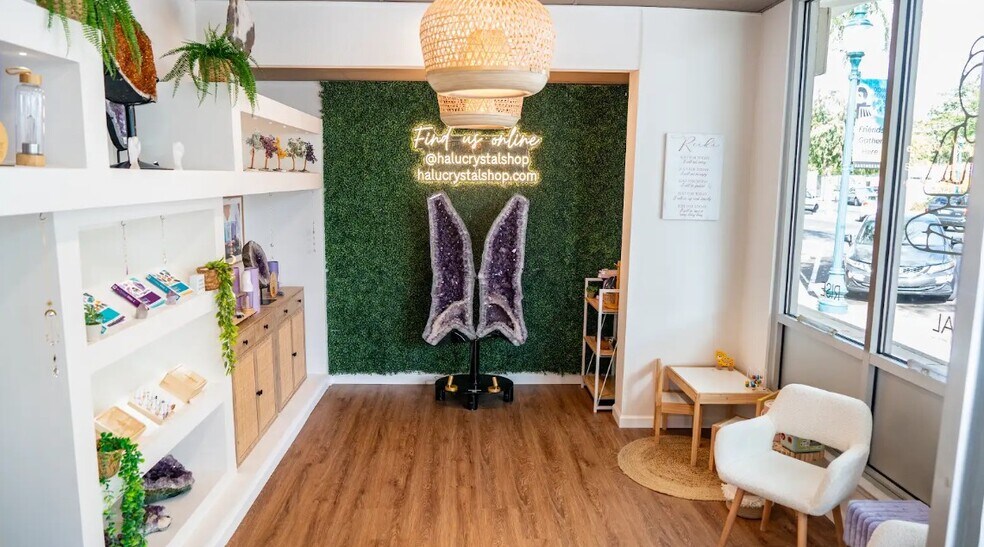 More Photos Of 640 Vernon St, Roseville Freestanding For Lease