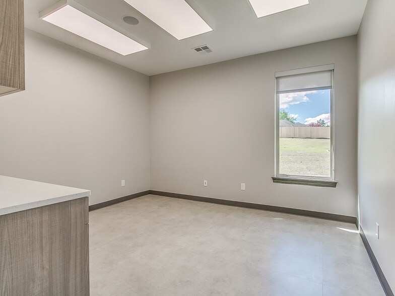 More Photos Of 608 Liberty Ln, Edmond Healthcare For Lease
