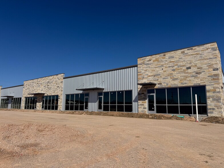 More Photos Of 2205 Warehouse Cir, Marble Falls Flex For Lease