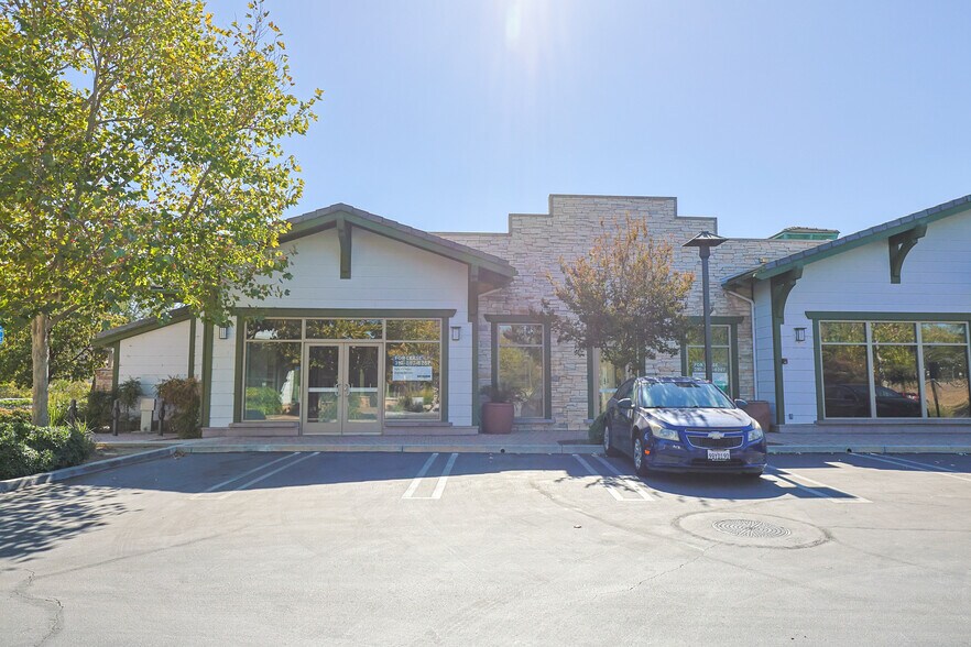 More Photos Of 29105-29125 Canwood St, Agoura Hills Restaurant For Lease