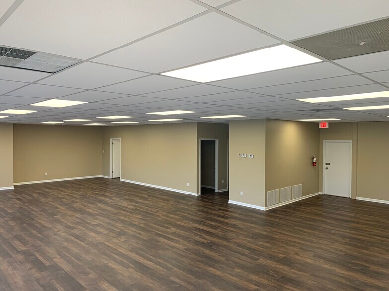 More Photos Of 1602-1606 Merrill Dr, Little Rock Office For Lease