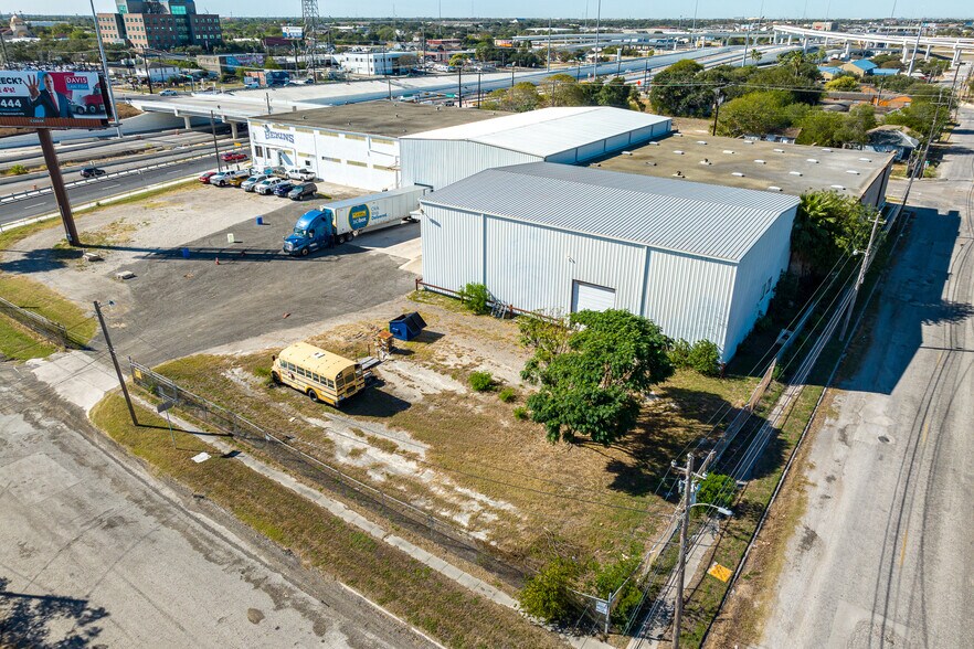 More Photos Of 900 N Staples St, Corpus Christi Distribution For Lease