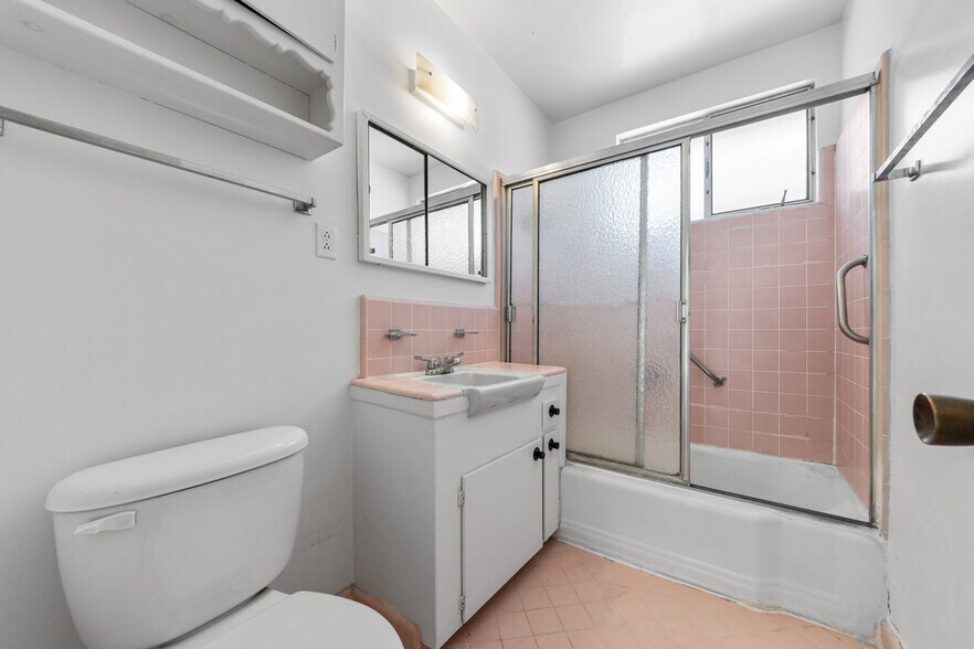 More Photos Of 1043 S Holt Ave, Los Angeles Apartments For Sale