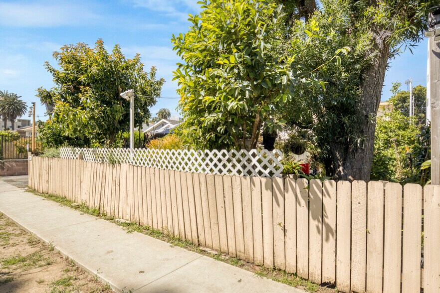 More Photos Of 11817 Culver Blvd, Los Angeles Apartments For Sale