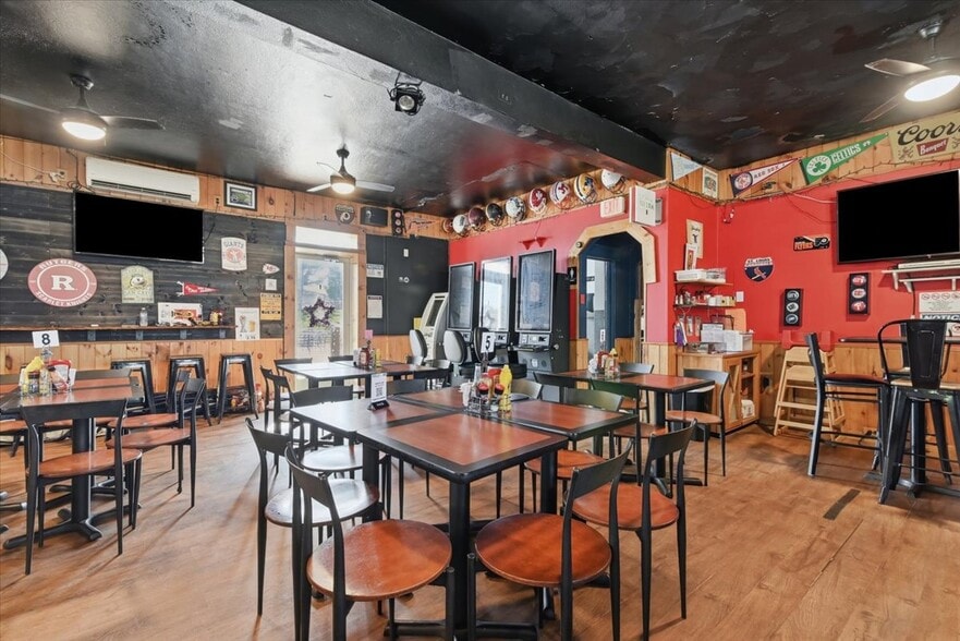 More Photos Of 10 E Lehigh St, Summit Hill Restaurant For Sale