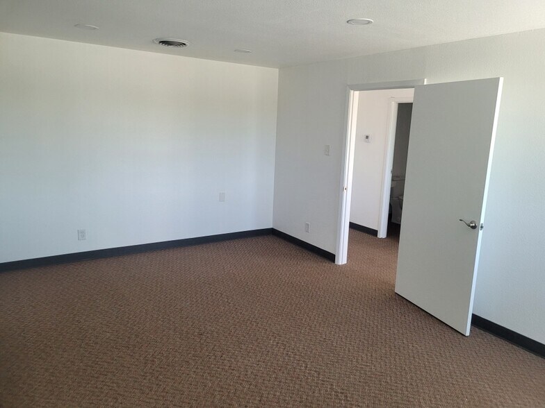 More Photos Of 406 Oak St, Wichita Falls Warehouse For Lease