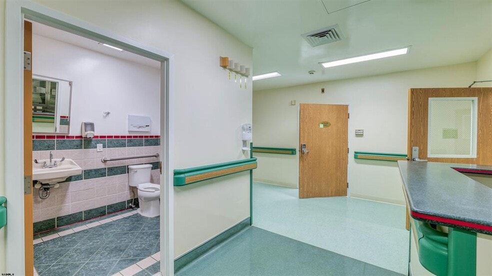 More Photos Of 301-305 Central Ave, Egg Harbor Township Medical For Lease