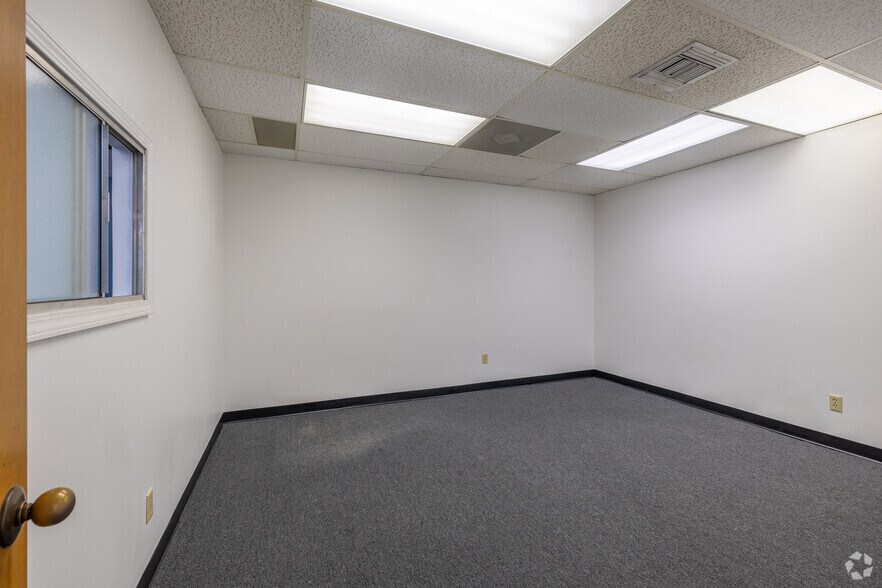 More Photos Of 6720 Sands Point Dr, Houston Office For Lease