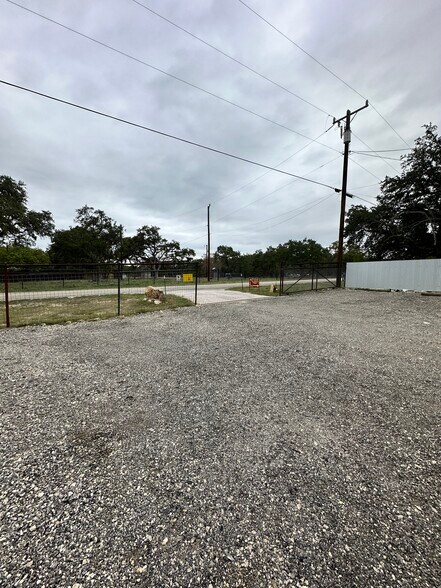More Photos Of 31604 Rice Rd, Bulverde Flex For Sale