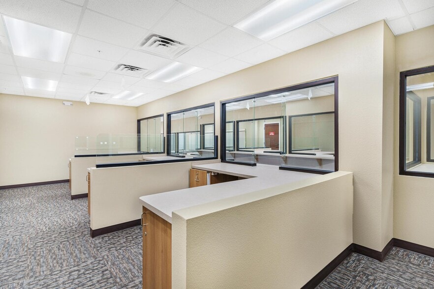 More Photos Of 1904 Thomas Ave, Leesburg Office For Sale