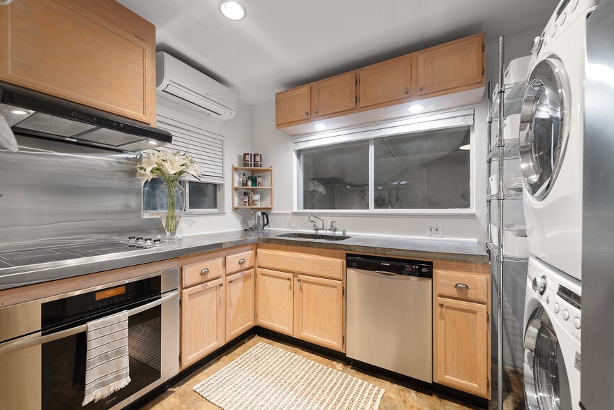 More Photos Of 10959 Venice Blvd, Los Angeles Flex For Sale