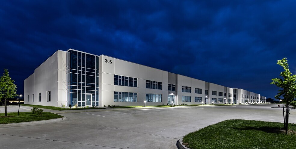 Primary Photo Of 305 Adventureland Drive NW, Altoona Showroom For Lease