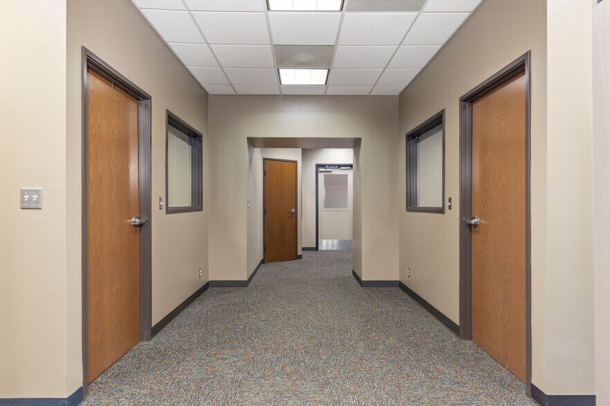 More Photos Of 212 S Main St, Grove Office For Sale