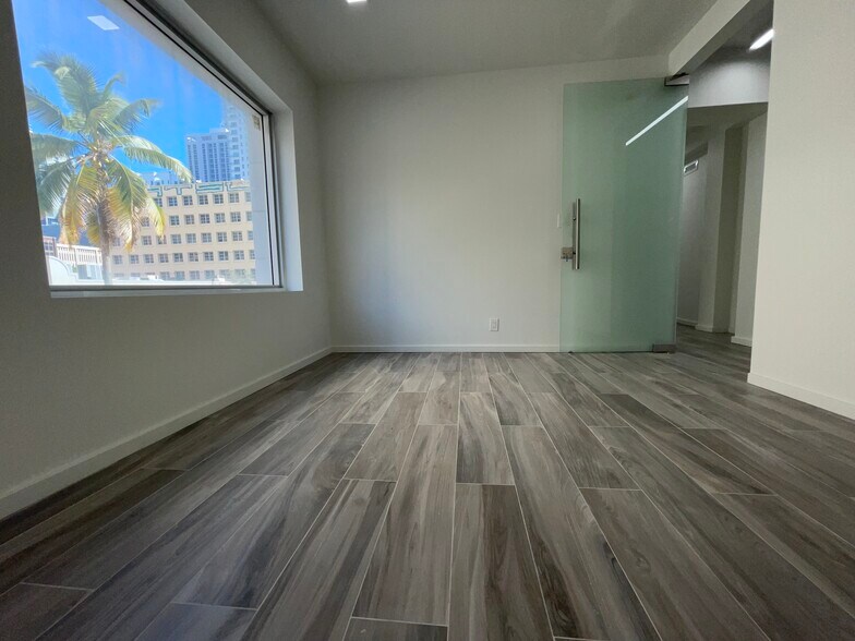 More Photos Of 39 NE 1st Ave, Miami Coworking Space