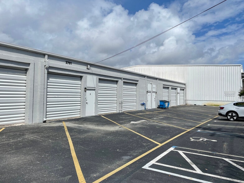 Primary Photo Of 2701 NE 4th Ave, Pompano Beach Warehouse For Lease