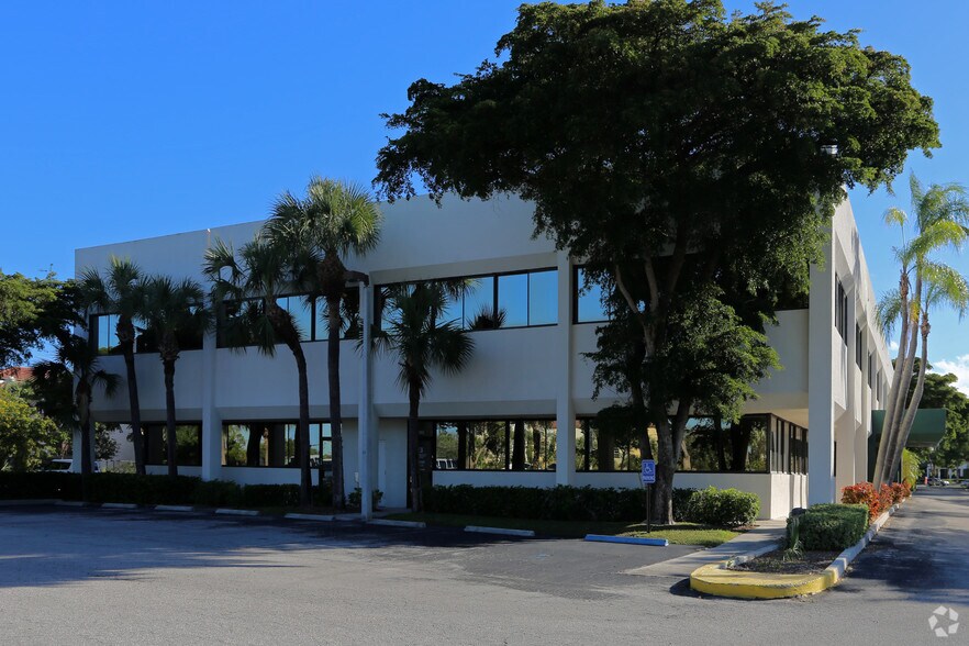 More Photos Of 7601 N Federal Hwy, Boca Raton Office For Lease
