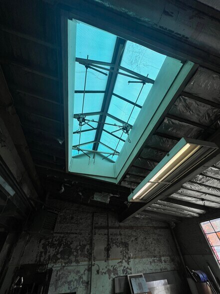 More Photos Of 1032-1038 12th Ave, Grafton Flex For Lease