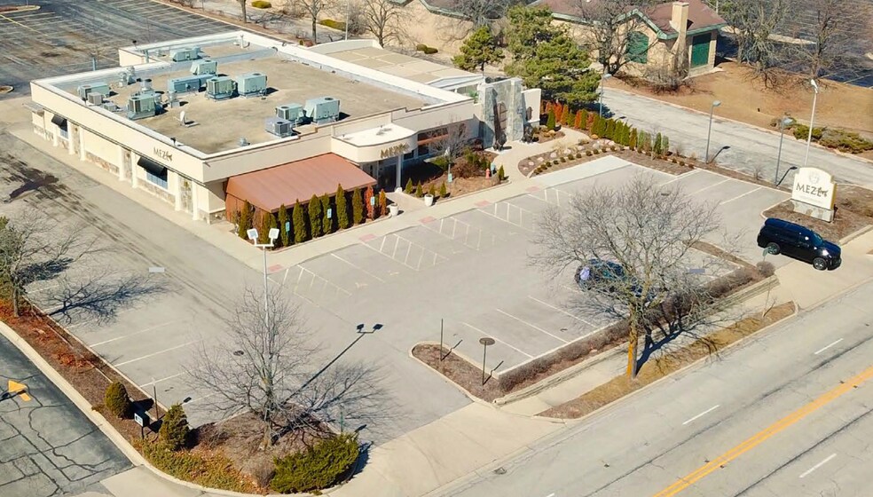 Primary Photo Of 680 N Mall Dr, Schaumburg Restaurant For Sale