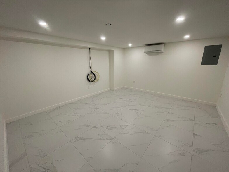 More Photos Of 6527 Roosevelt Ave, Woodside Apartments For Sale