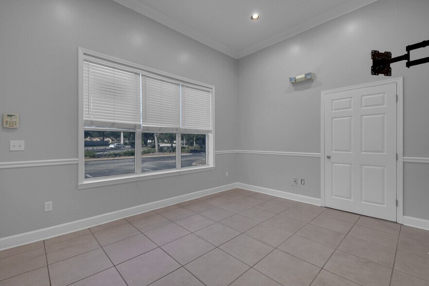 More Photos Of 9905 Old St Augustine Rd, Jacksonville Medical For Lease