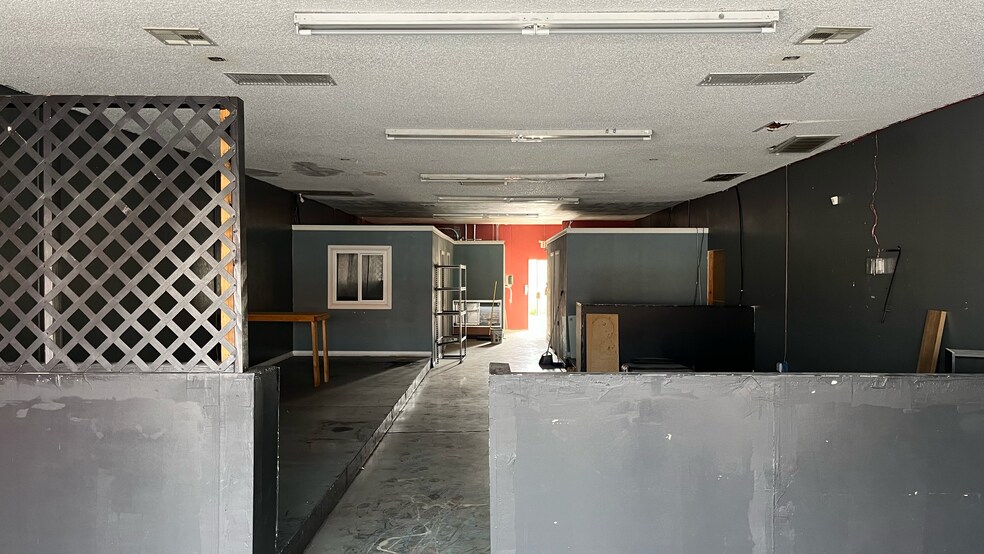 More Photos Of 5539 W Glendale Ave, Glendale Storefront Retail Office For Lease