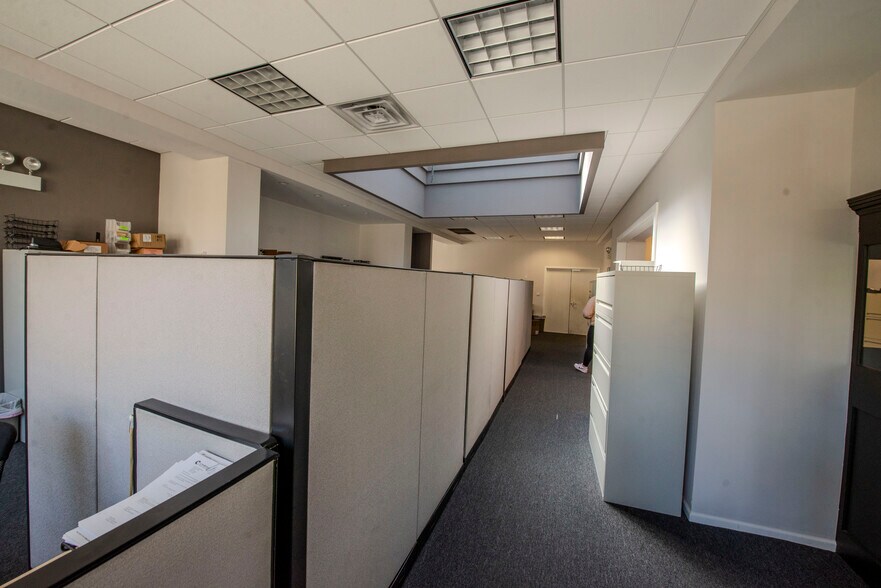 More Photos Of 1419 W Diversey Pky, Chicago Office For Sale