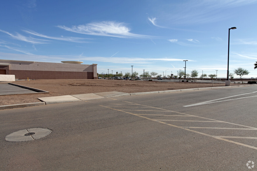 Primary Photo Of 2024 E Florence Blvd, Casa Grande General Retail For Lease