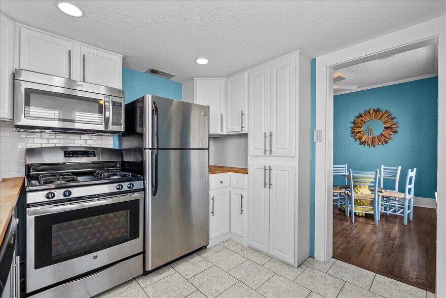 More Photos Of 1310 Avenue N 1/2, Galveston Apartments For Sale
