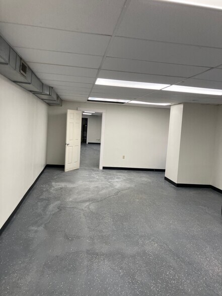 More Photos Of 1260 Greenbrier St, Charleston Freestanding For Lease