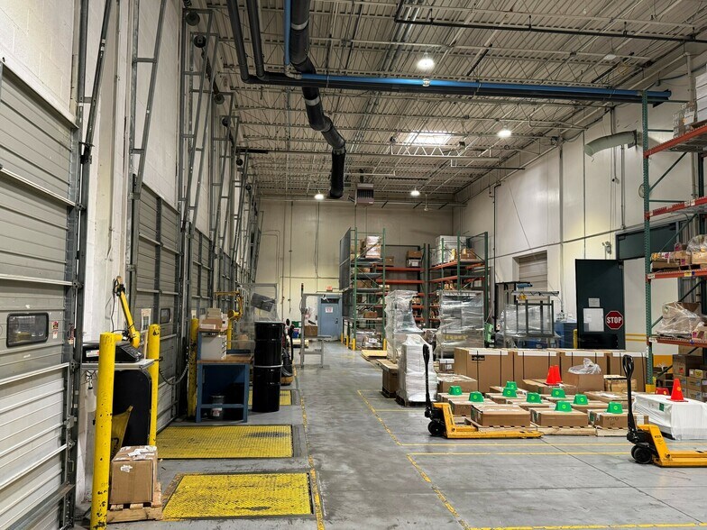 More Photos Of 595 Schelter Rd, Lincolnshire Manufacturing For Sale