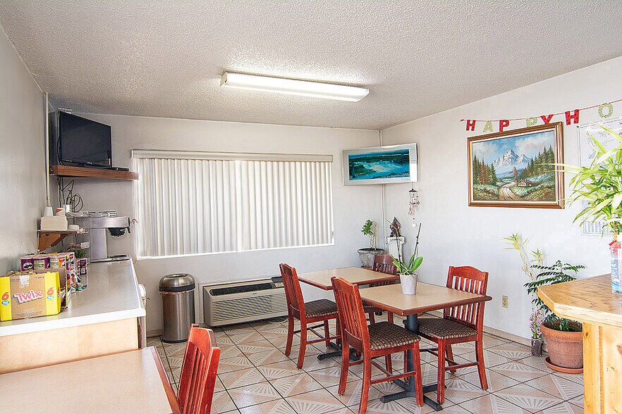 More Photos Of 2224 N White Sands Blvd, Alamogordo Hotel For Sale