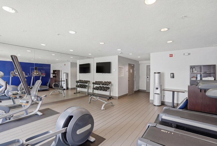 More Photos Of 10680 S Auto Mall Dr, Sandy Hotel For Sale