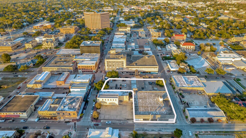 More Photos Of 120 S Main St, Victoria Office For Sale