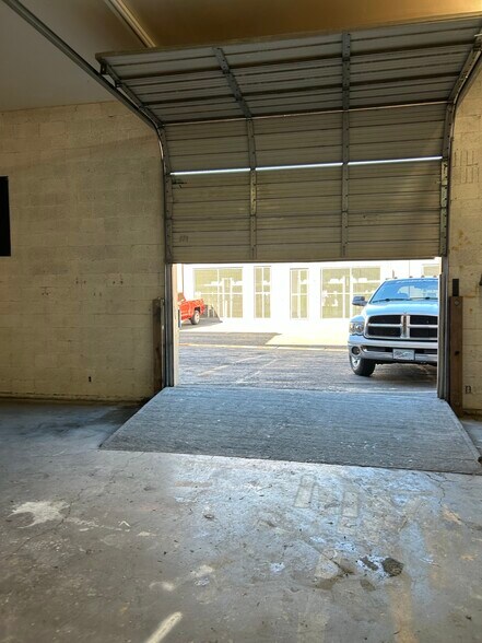 More Photos Of 3301-3327 Western Ave, Las Vegas Industrial For Sale