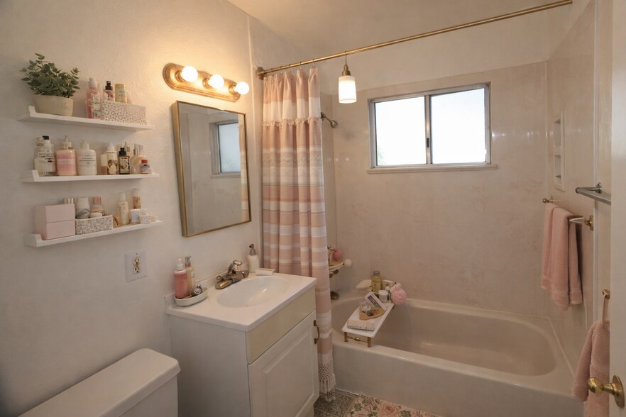More Photos Of 2656 38th Ave, Oakland Apartments For Sale